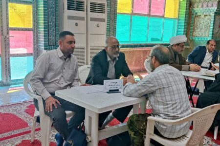 «میز خدمت» شرکت آب و فاضلاب اهواز در مصلای نماز جمعه اهواز
