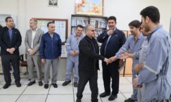 دیدار نوروزی مدیرعامل شرکت بهرهبرداری نفت و گاز کارون از تاسیسات عملیاتی و تقدیر از کارکنان خط مقدم تولید