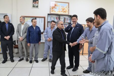 دیدار نوروزی مدیرعامل شرکت بهره‌برداری نفت و گاز کارون از تاسیسات عملیاتی و تقدیر از کارکنان خط مقدم تولید
