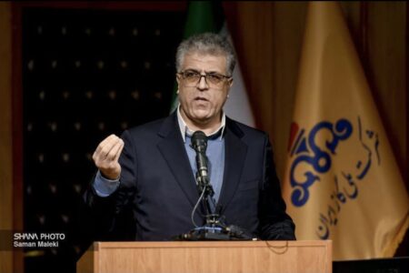 استمرار تولید و صادرات نفت ایران در جنگ تحمیلی سوم قابل ستایش است