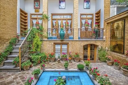 بازآفرینی شهری در بوته نقد و تحلیل مهمانخانه ایرانی در معماری خانه