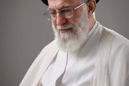 داغ پدر، روایت غمنانه امتی در سوگ خورشید