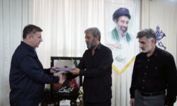 دیدار مدیر عامل نفت و گاز مارون با خانواده شهید مدافع وطن