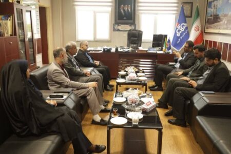 در دیدار مدیرکل آموزش و پرورش استان خوزستان با مدیرعامل شرکت نفت و گاز کارون مطرح شد؛تأکید بر استمرار بهسازی، تجهیز و نوسازی مدارس همجوار تأسیسات نفتی