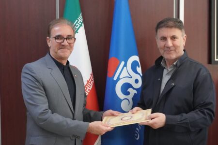 به پاس عملکرد درخشان در حوزه مسئولیت های اجتماعی؛ تقدیر فرماندار رامهرمز از مدیر عامل نفت و گاز مارون